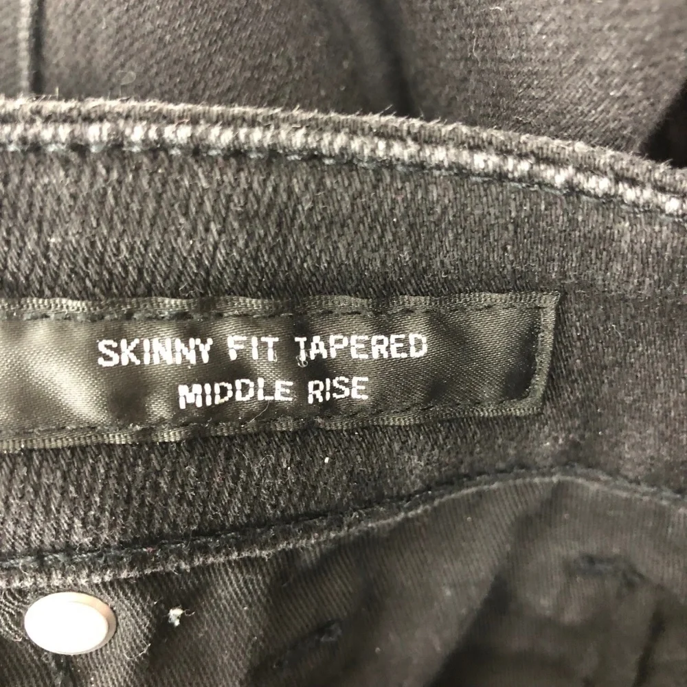 Uniqlo Black Skinny Fit Tapered Jeans 22